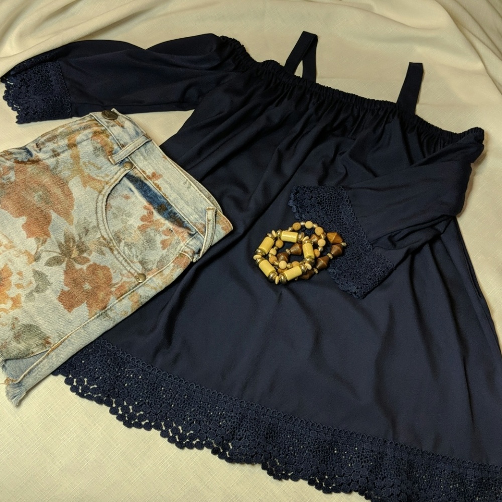 ⭐2 for $20⭐ Navy Cold Shoulder Blouse Size M